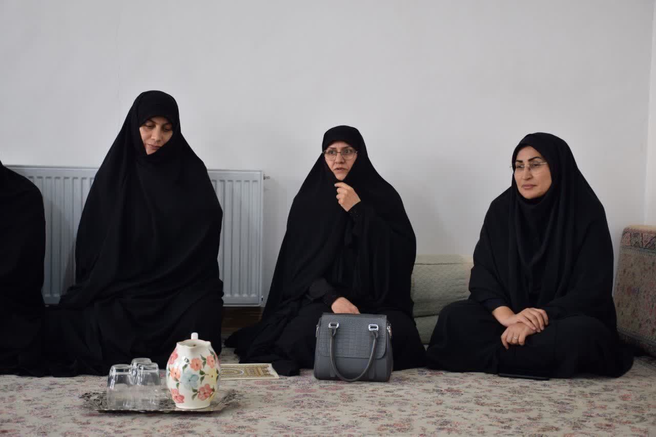 دیدار مسئول جامعه زنان سپاه کرمانشاه با فرماندار روانسر؛ تکریم خانواده شهیده دانشآموز هستی محمدی
