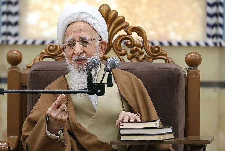توصیه آیت‌الله جوادی آملی به نظامیان: مبادا لحظه‌ای دست‌تان از روی ماشه کنار برود!