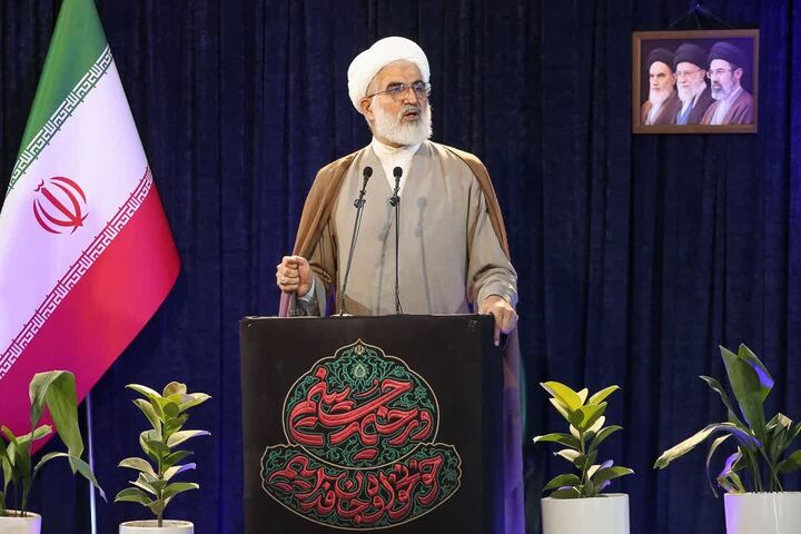 امام جمعه موقت قزوین: حضور حداکثری مردم در میدان، دشمن را به خانه برمی‌گرداند