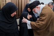 پنجره متفاوتی به دیدار خانواده شهید کرباسی و عواضه با رهبر شهید انقلاب