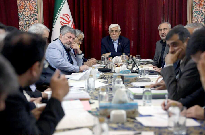 عارف: دولت برای ساختن فرصت‌های جدید از دل تهدیدها تلاش می‌کند