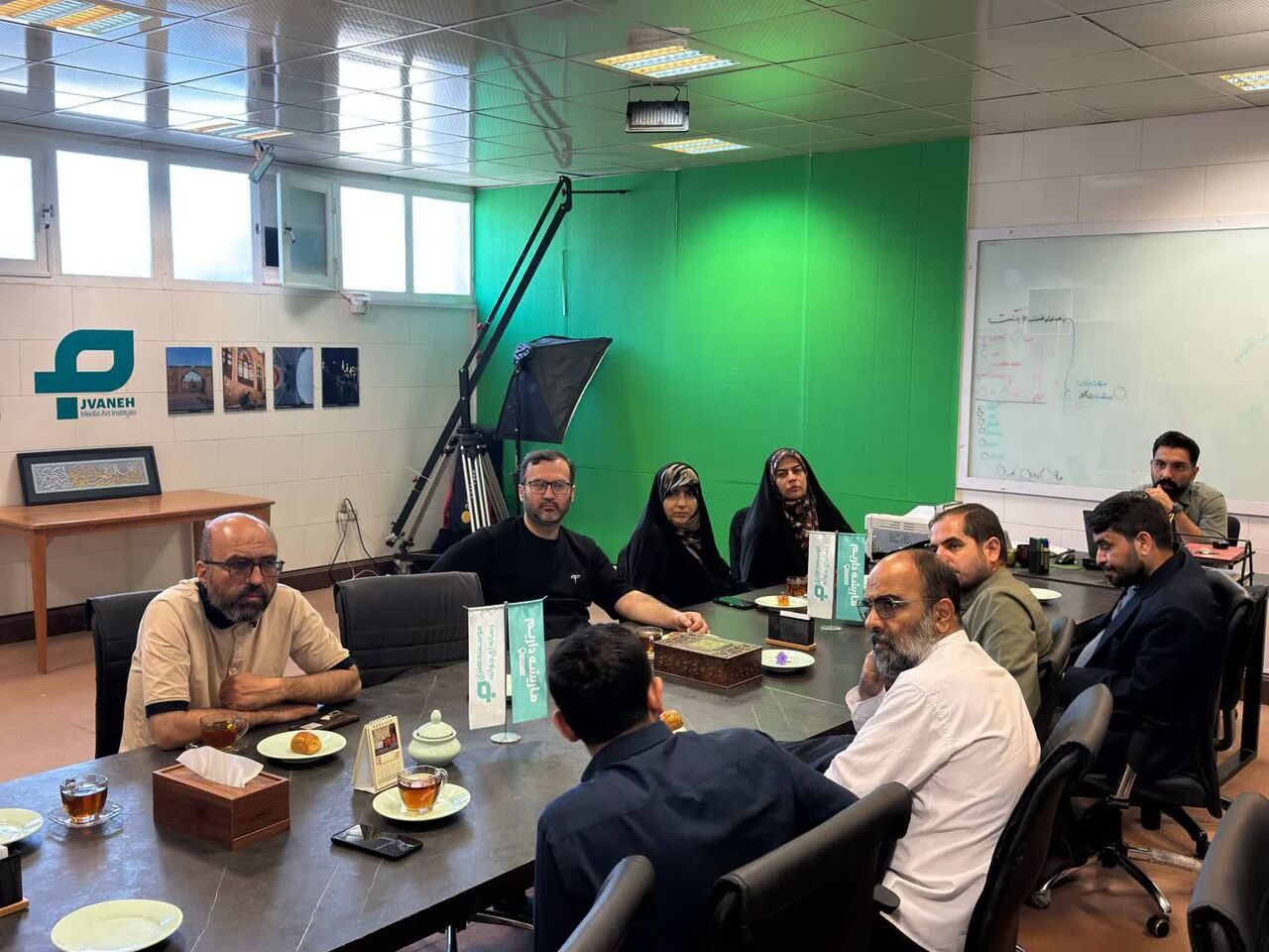 بازدید مدیران ستادی کانون‌های مساجد کشور از ظرفیت های رسانه ای کانون امام زمان(عج) و مؤسسه جوانه آران و بیدگل