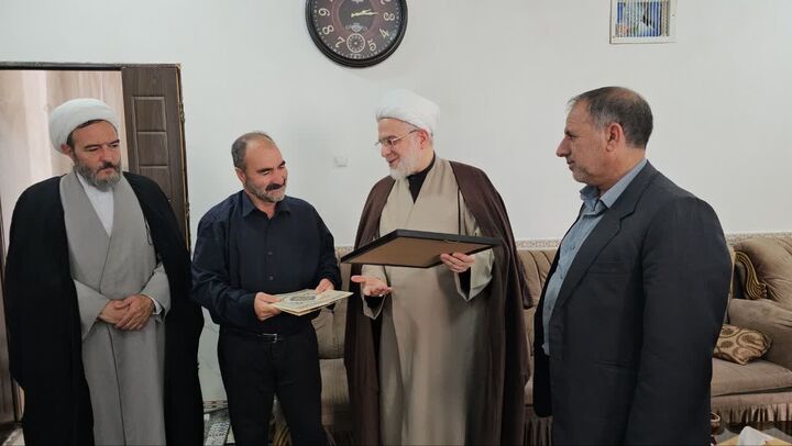 دیدار پورذهبی با خانواده سرباز شهید مهدی رستمی؛ تجلیل از صبر و استقامت خانواده معظم شهید