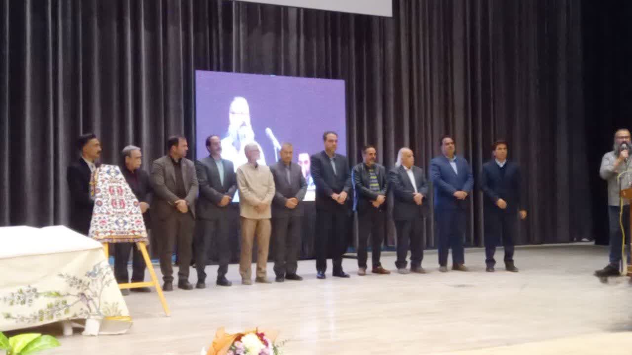 عواید کتاب شعر «هیچ و هِچ» نویسنده نیشابوری صرف بیماران نیازمندان میشود