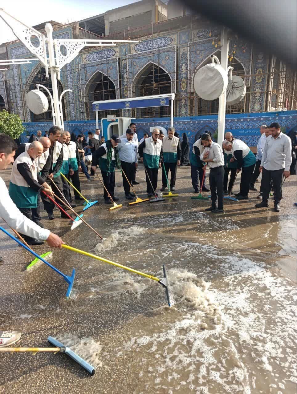جلوهگری خادمان رضوی ساری در حریم اباعبدالله(ع) / دومین کاروان خدمت رضوی به غبارروبی حرم مطهر سیدالشهدا(ع) شتافت