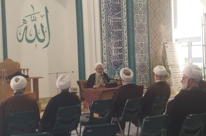 مساجد پایگاه دفاع از انقلاب و تقویت حضور مردم در صحنه هستند