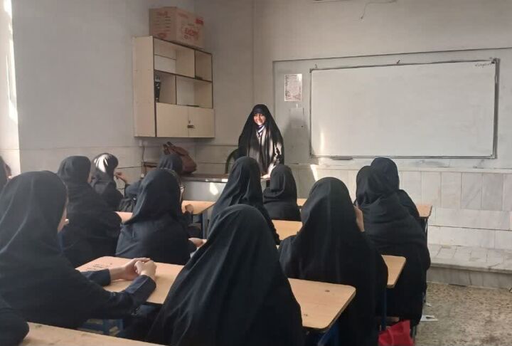 مهارت‌آموزی دختران نوجوان قمی در طرح «طراوت»؛ از خودآگاهی تا مسئولیت‌پذیری اجتماعی
