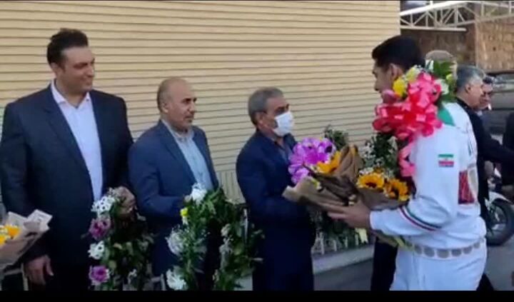 تجلیل از پارسا محمدی، دارنده مدال طلای والیبال نشسته آسیا در سنندج
