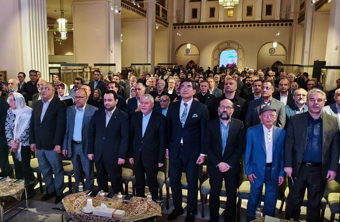 ایران با جوان‌های هنرمندی که دارد نمی‌میرد /ضرورت حمایت از انتشار کتاب‌های نفیس و آثار هنری ارزشمند