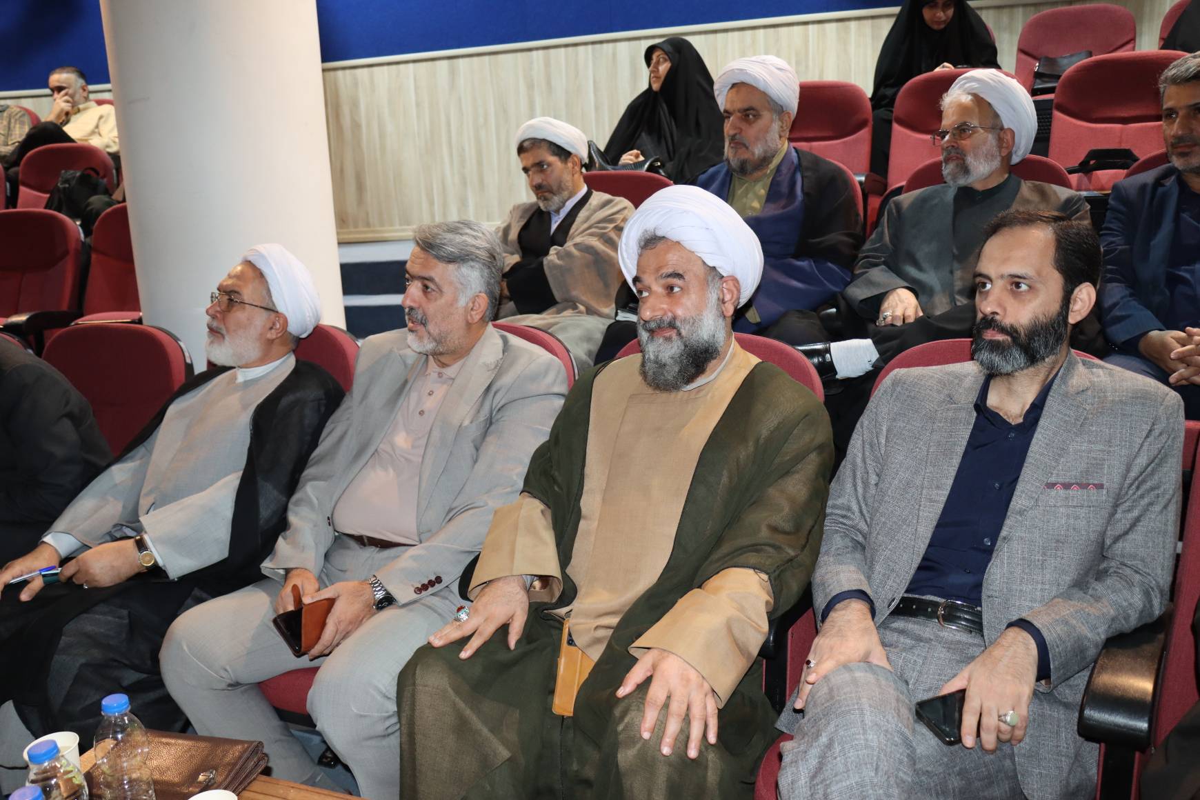 انتظار به معنای دست روی دست گذاشتن نیست / باید برای ظهور امام زمان(عج) قدم برداریم