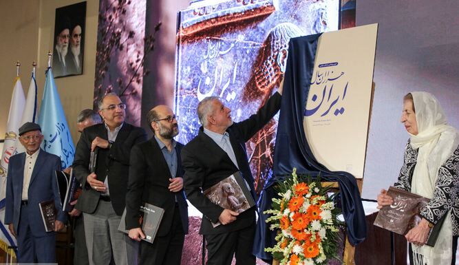 ایران با جوان‌های هنرمندی که دارد نمی‌میرد/ ضرورت حمایت از انتشار کتاب‌های نفیس و آثار هنری ارزشمند