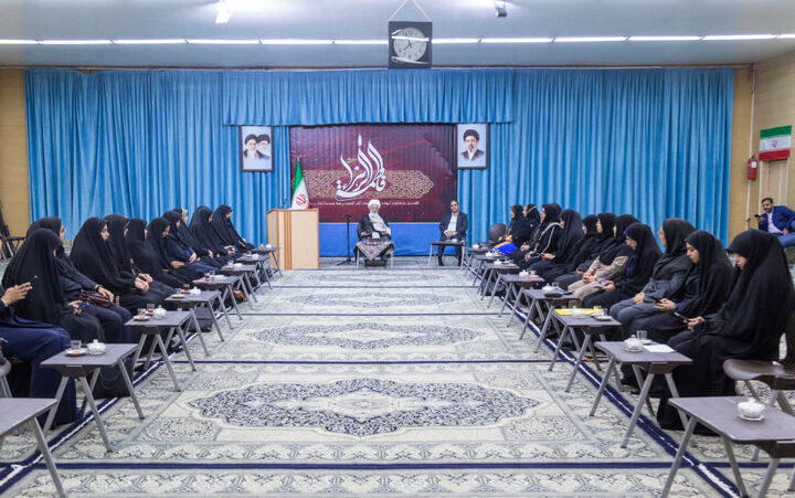 حضور معنویت در خانواده، زمینه‌ساز آرامش و سعادت انسان است
