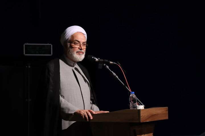 انتظار به معنای دست روی دست گذاشتن نیست / باید برای ظهور امام زمان(عج) قدم برداریم