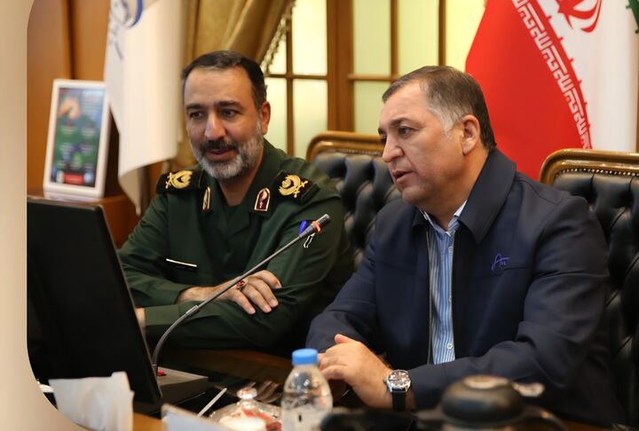 رزمندگان پتروشیمی شازند در خط مقدم جبهه اقتصادی ایستادگی کردند