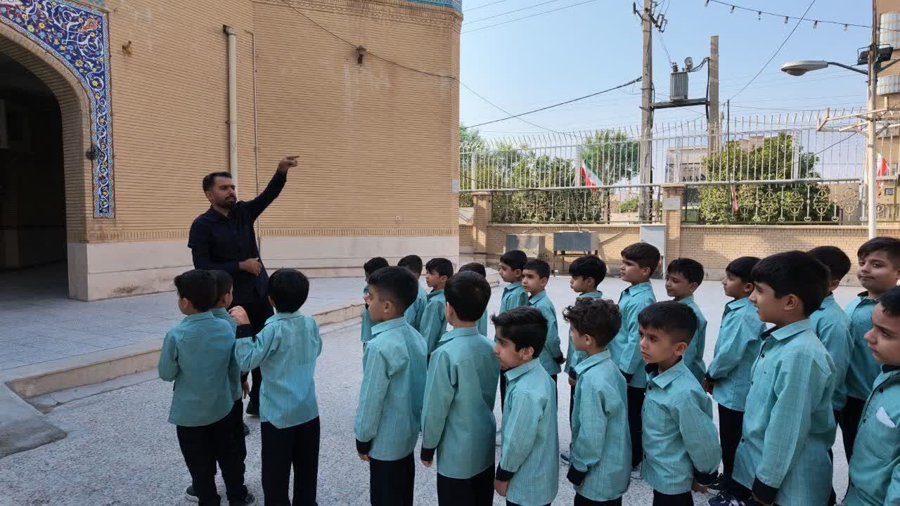 دانشآموزان ابتدایی کازرون با مسجد جامع الزهرا(س) آشنا شدند