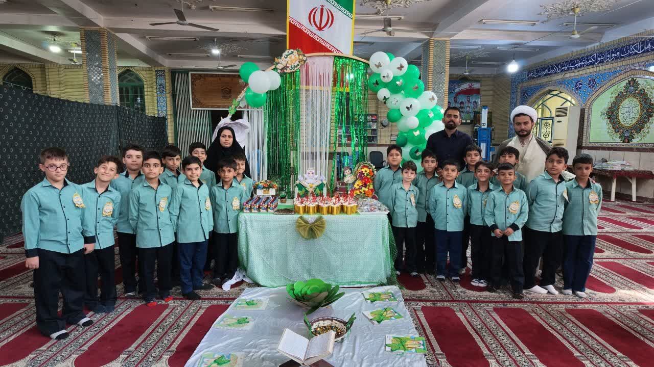 دانشآموزان ابتدایی کازرون با مسجد جامع الزهرا(س) آشنا شدند