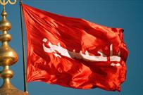 پرچم گنبد حرم مطهر امام حسین علیه‌السلام با پرچمی نو تعویض شد