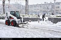 بارش برف و آماده باش همچنان نیروهای امدادی و راهداری