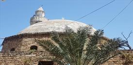 مجاورت مسجد جامع «الاویسیه» با کلیسای «سنت نیکولاس» در طرابلس نمادی از همزیستی ادیان