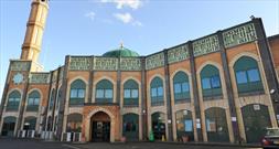 مسلمانان موفق به دریافت مجوز برگزاری نماز جماعت در مساجد بریتانیا شدند