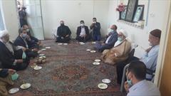 دیدار با خانواده شهید دهقانی با حضور مسئولان استانی و شهرستان اشکذر
