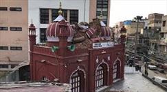 صاعقه بخشی از مسجد قرن نوزدهم در دهلی نو را تخریب کرد