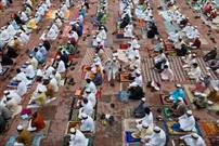 اقامه نماز هزاران مسلمان هندی در مسجد «جامع دهلی»+تصاویر