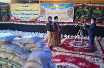 توزیع بسته‌های معیشتی موکب شهدای ورزشکار خوزستان در بستان