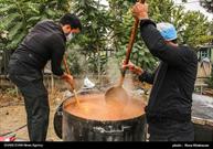 طبخ ۷۲ دیگ غذای نذری روز اربعین در مانه وسملقان