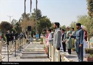 اجرای سرود «ایران قوی» و دیدار با پدر شهیدان سرائیان در گلزار شهدای اصفهان