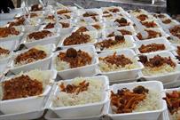 روزانه ۱۵۰۰ پُرس غذای گرم بین نیازمندان دهستان گیفان بجنورد توزیع می شود
