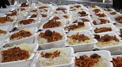 ۳۰۰ پرس غذای گرم بین نیازمندان صومعه‌سرایی توزیع شد