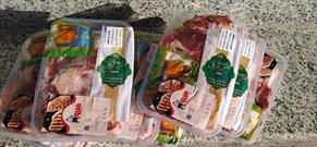 توزیع  بیش از ۱۲۰۰ بسته گوشت در بین  نیازمندان توسط کانون های مساجد یزد