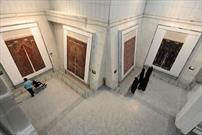 مجموعه ‌ای از قالی‌ های پرده ‌ای در موزه فرش آستان قدس موجود است