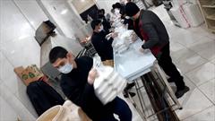 طبخ و توزیع بیش از ۶ هزار پرس غذای گرم در شهر زلزله زده سی سخت