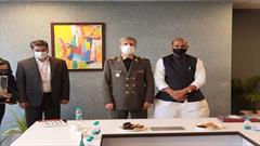 امیر حاتمی با وزیر دفاع هند دیدار کرد