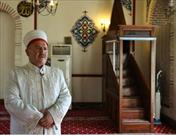 کمک امام جماعت یک مسجد  به افراد بی پناه در استانبول