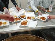 غذای گرم رسانه یاران بر سفره نیازمندان/ عیدانه ای که رنگ «اطعام علوی» گرفت