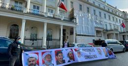 تحصن ضد آل خلیفه در لندن در حمایت از شخصیت های بحرینی