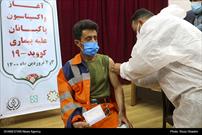 گزارش تصویری| واکسینه شدن یک هزار پاکبان در شیراز علیه کرونا