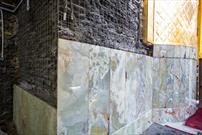 تداوم اقدامات سنگ کاری دیوارهای ایوان طلای حرم مطهر عباسی