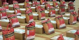 توزیع ۳۰۰ بسته معیشتی در ماه رمضان  به همت خیران و  کانون صیاد شیرازی  ملایر