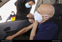 گزارش تصویری| واکسیناسیون سالمندان در خودرو