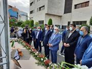 ادای احترام وزیر بهداشت به مقام شامخ شهدای مدافع سلامت گیلان