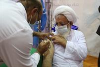 تصاویر/ تزریق دوز دوم واکسن برکت به امام جمعه یزد