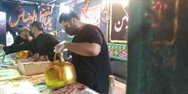 عشق و ارادت جوانان زاهدانی به امام حسین با برپایی ایستگاه‌های صلواتی +تصاویر