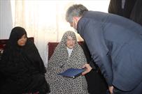 مادر شهید «علی اکبر خانکانلو» در قاب «شکوه مادری» تکریم شد