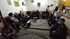 نماینده ولی فقیه در استان کرمان با خانواده شهدای حادثه تشییع شهید سلیمانی در راین دیدار کرد