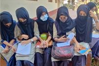 ممنوعیت ورود دانش آموزان محجبه به کلاس‌های درس در هند
