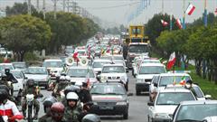آغاز دهه فجر با برگزاری رژه خودرویی در شهر گچساران + تصاویر